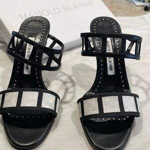 Brand new Manolo Blahnik 90MM slip on mules